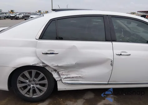 2012 Toyota Avalon Limited z USA, uszkodzony, nr VIN 4T1BK3DB7CU461267